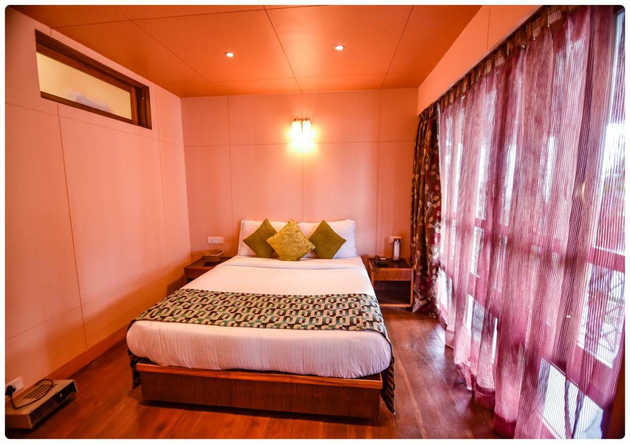 Cedar Inn Darjeeling  Luaran gambar
