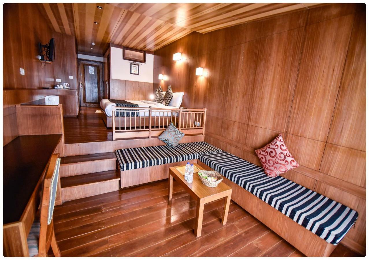 Cedar Inn Darjeeling  Luaran gambar